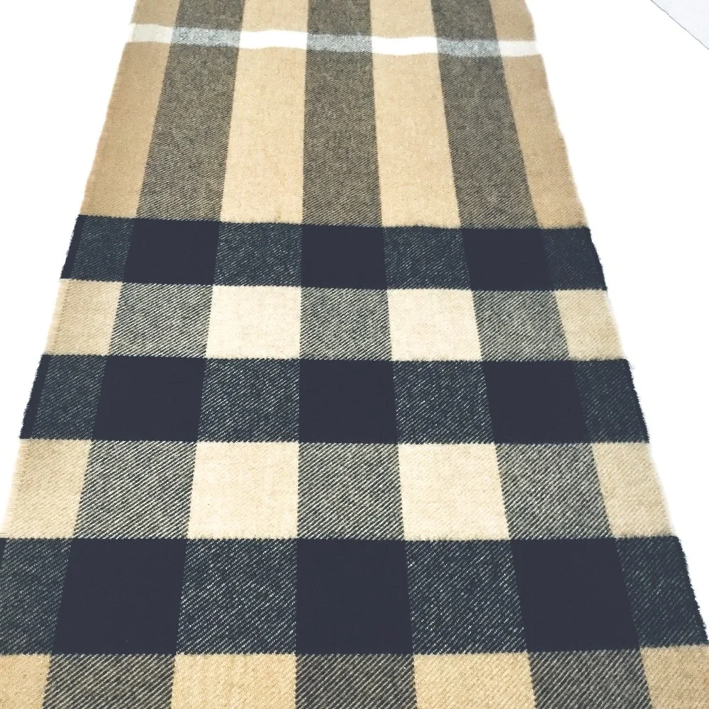 BURBERRY LASH FINGER GIANT EXPLODED CHECK SCARF. - Picture 2 of 4